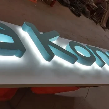 corcho-prensado-de-alta-calidad-con-retroiluminacion-3 Rótulos luminosos Córdoba